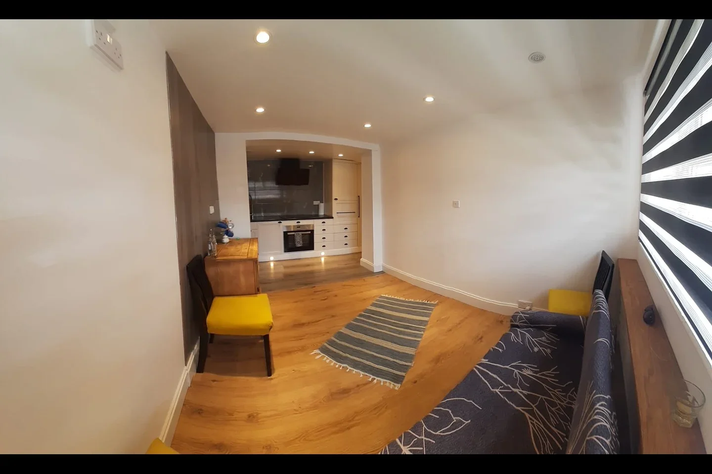 Flat Villiers Road in Slough