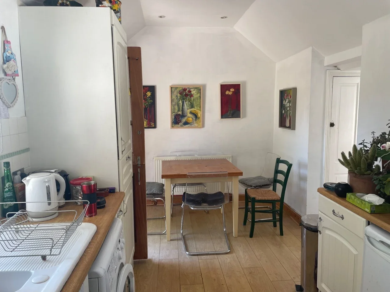 Room Beech Road in Epsom and Ewell