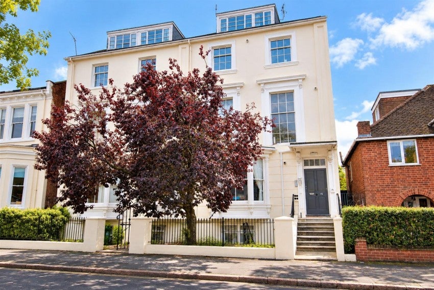 Flat Leam Terrace in Royal Leamington Spa