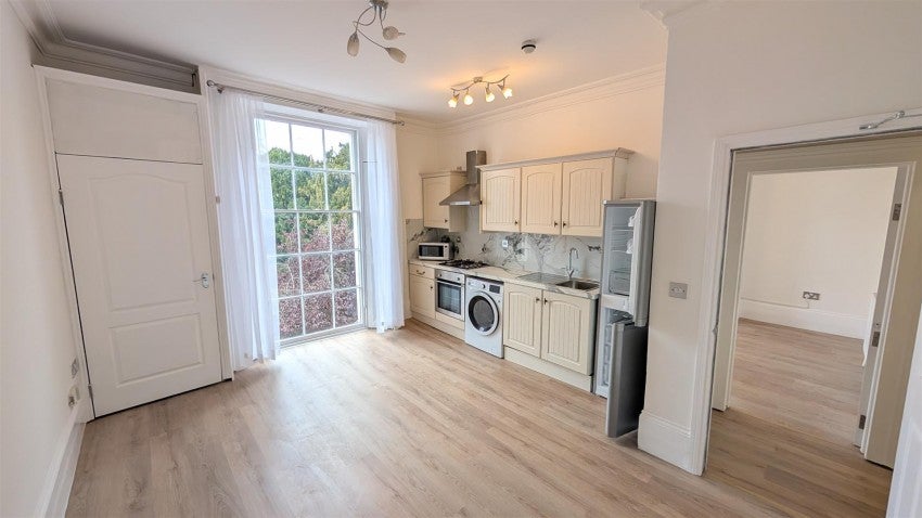 Flat Leam Terrace in Royal Leamington Spa