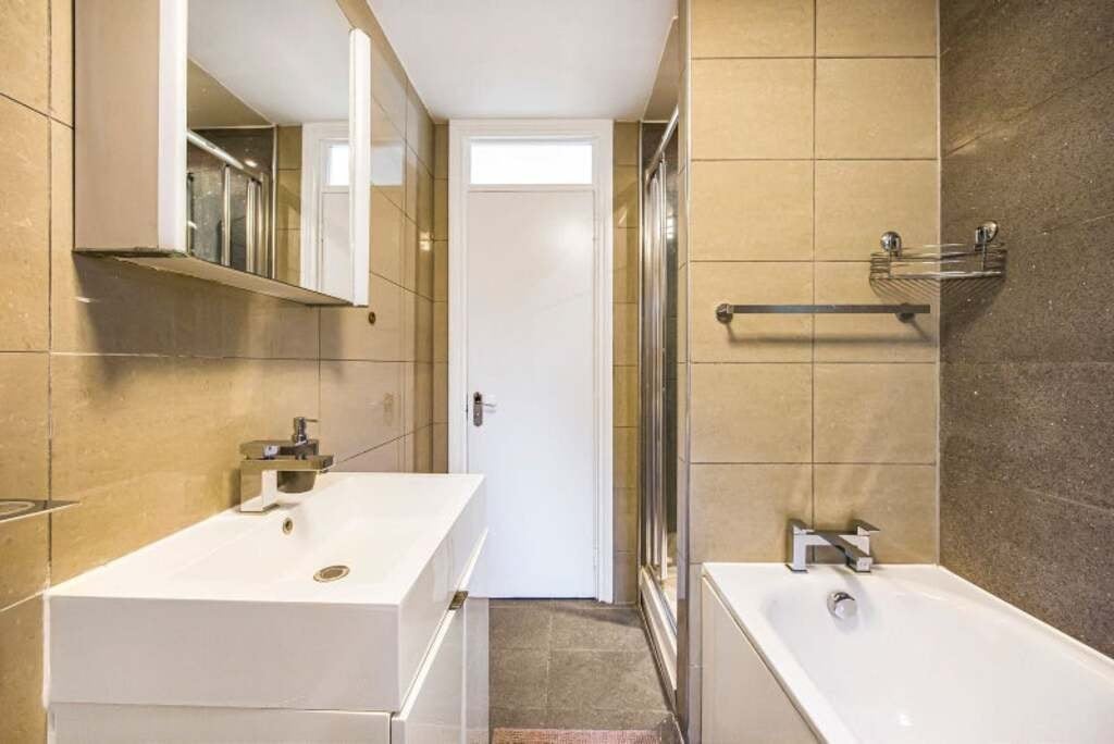 Room Rectory Square in Greater London