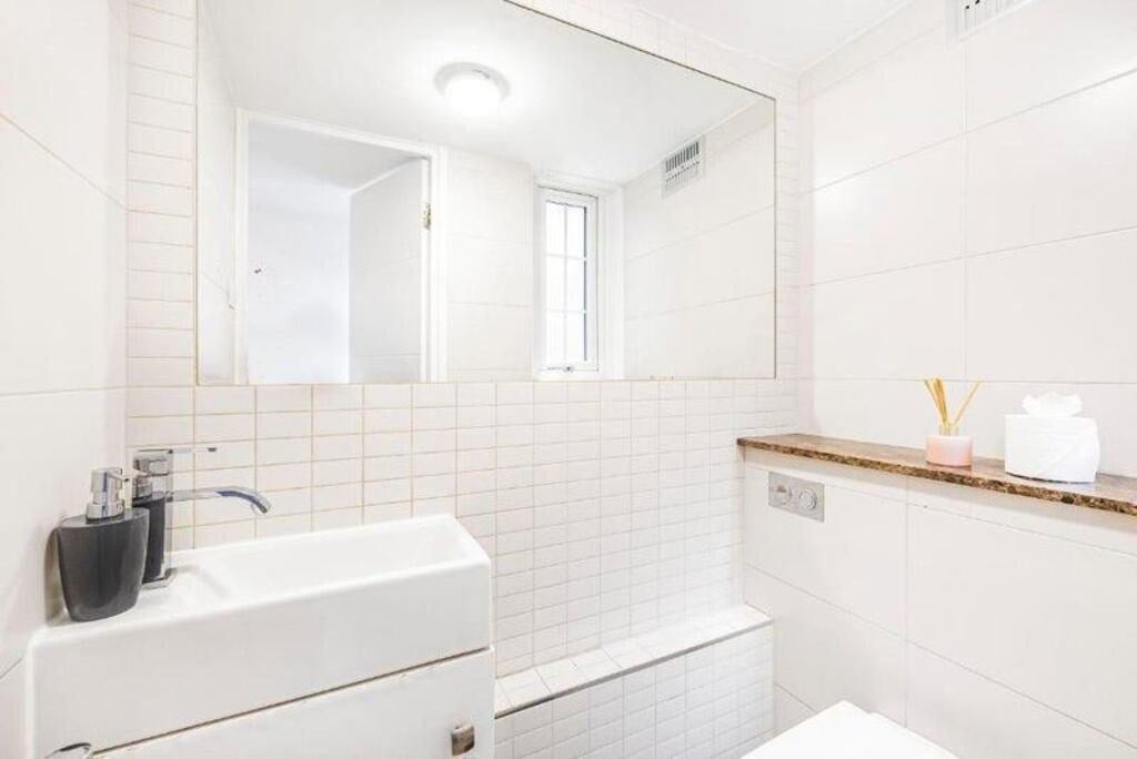 Room Rectory Square in Greater London