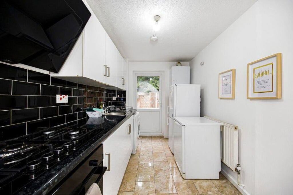 Room Rectory Square in Greater London