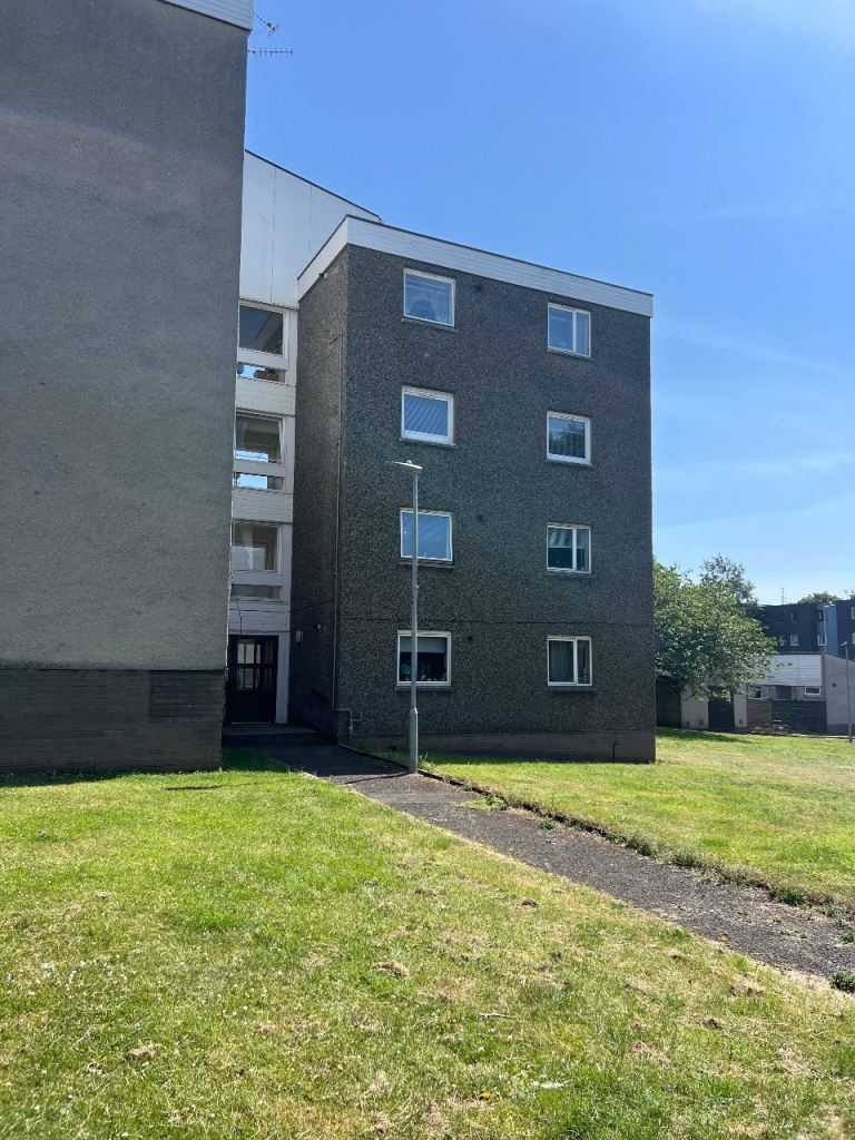 Flat Gardyne Place in Dundee