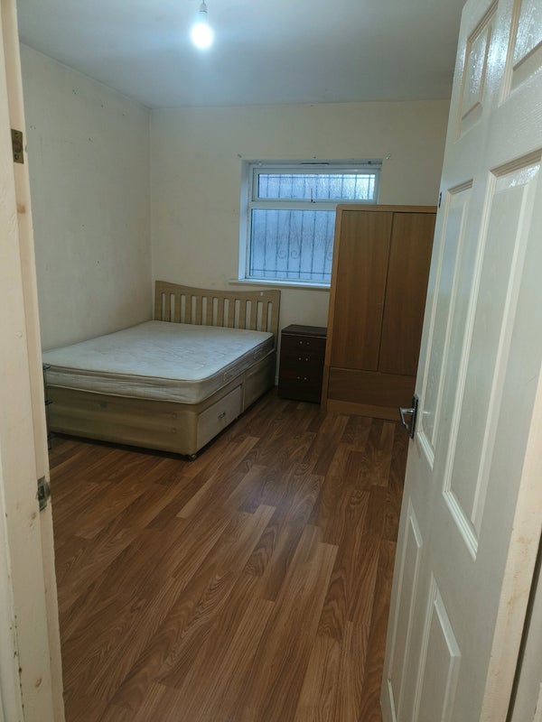 Flat Frankland Grove in Leeds