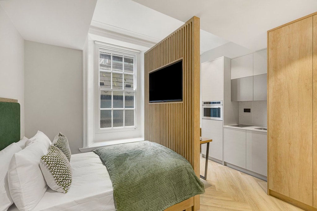 Flat Draycott Avenue in Greater London