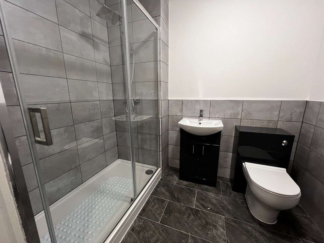Room Sedgley Road West in Coseley