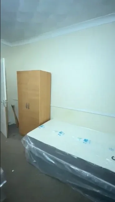 Room Thornton Road in Greater London