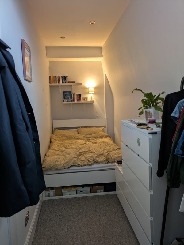 Room Queens Avenue in Greater London