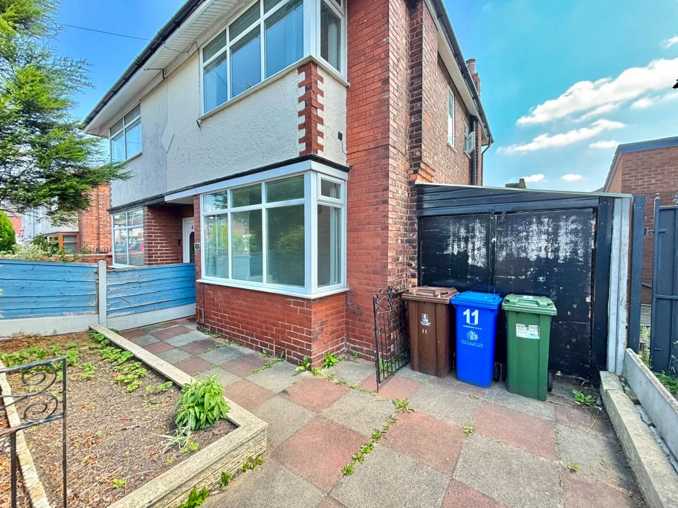 House Eastwood Avenue in Tameside