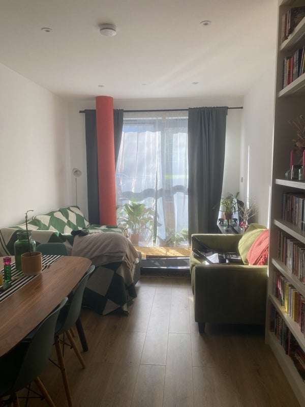 Room Warner Road in Greater London