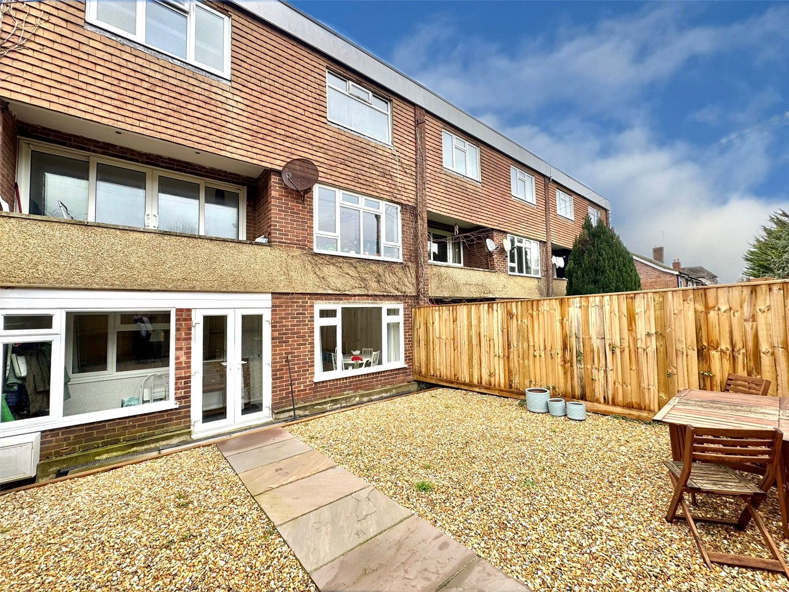Flat Weydon Lane in Waverley