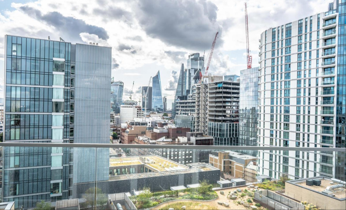 House Piazza Walk in Greater London