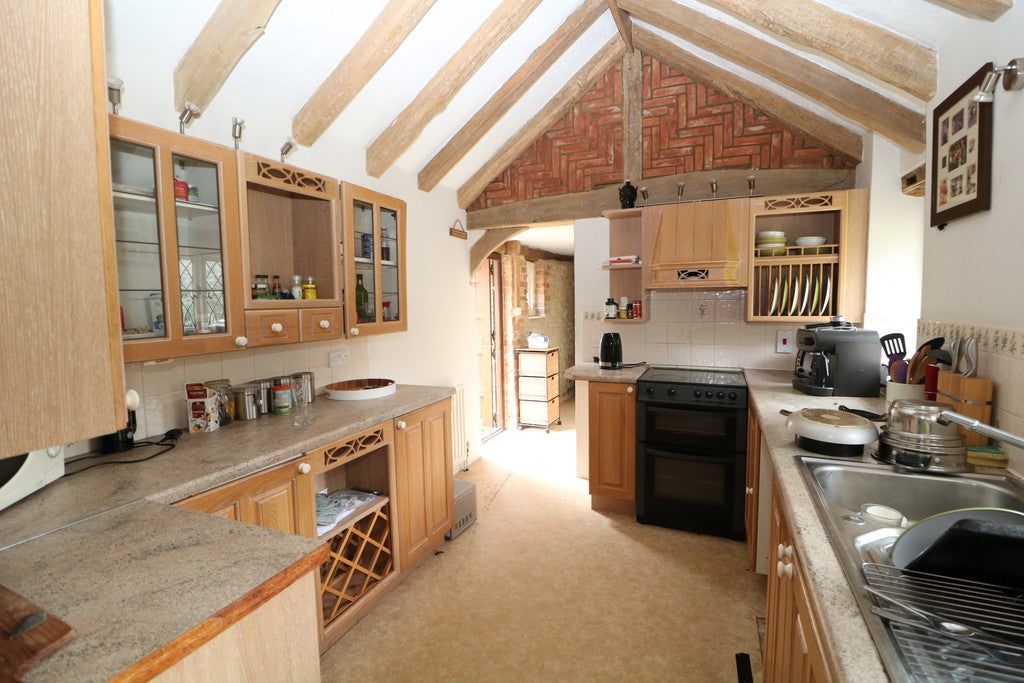 Flat Horsham Road in Mole Valley