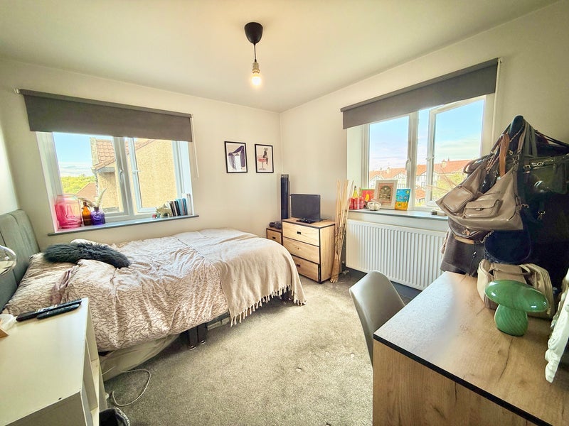 Room Wick Road in Bristol