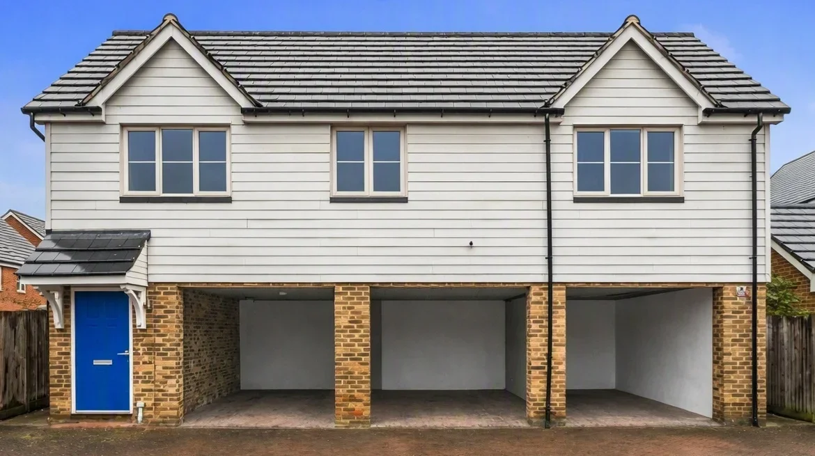 House Glimmer Way in Wainscott