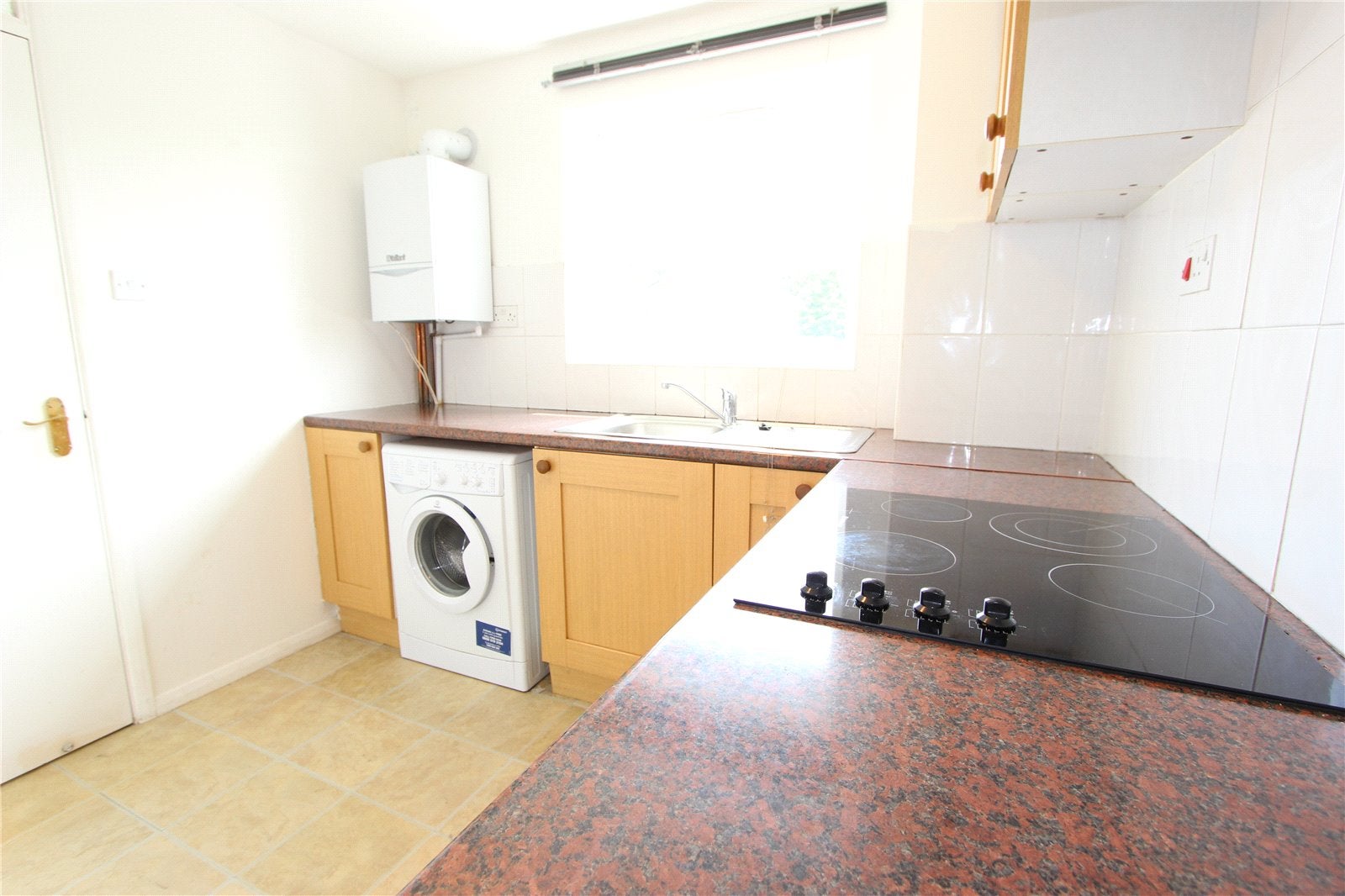 Flat Aylsham Drive in Greater London
