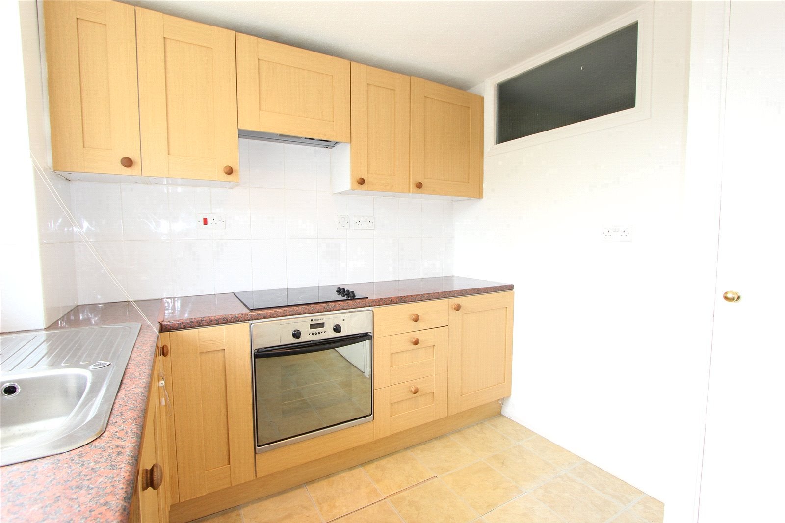 Flat Aylsham Drive in Greater London