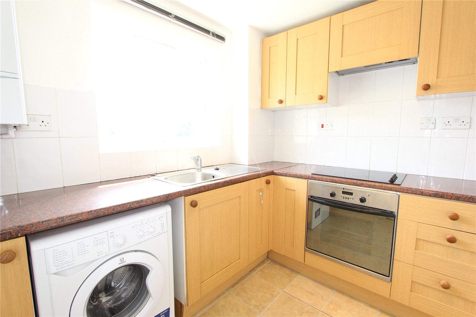 Flat Aylsham Drive in Greater London