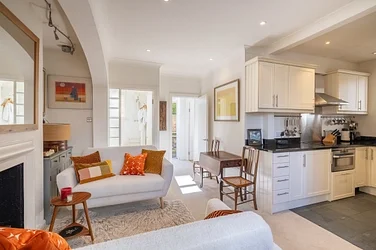 Flat Rosemoor Street in Greater London