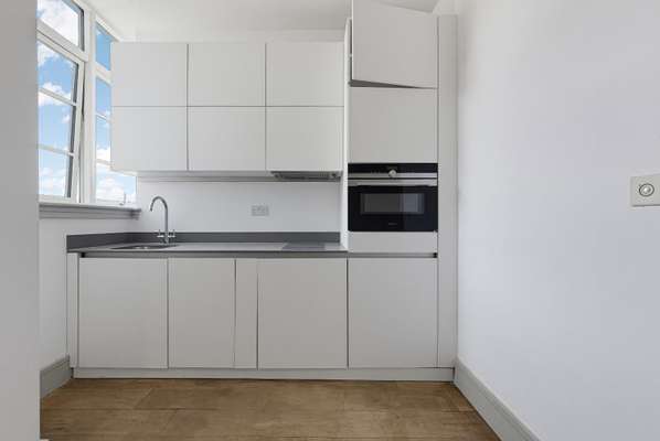Flat Commercial Road in Greater London