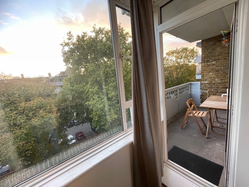 Room Rochester Square in Greater London