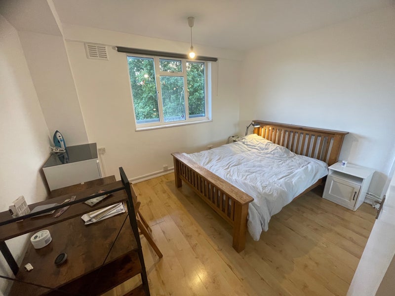 Room Rochester Square in Greater London