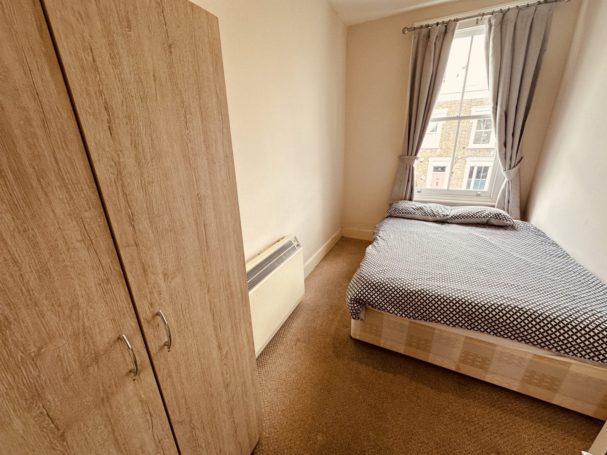 Flat Alma Street in Greater London