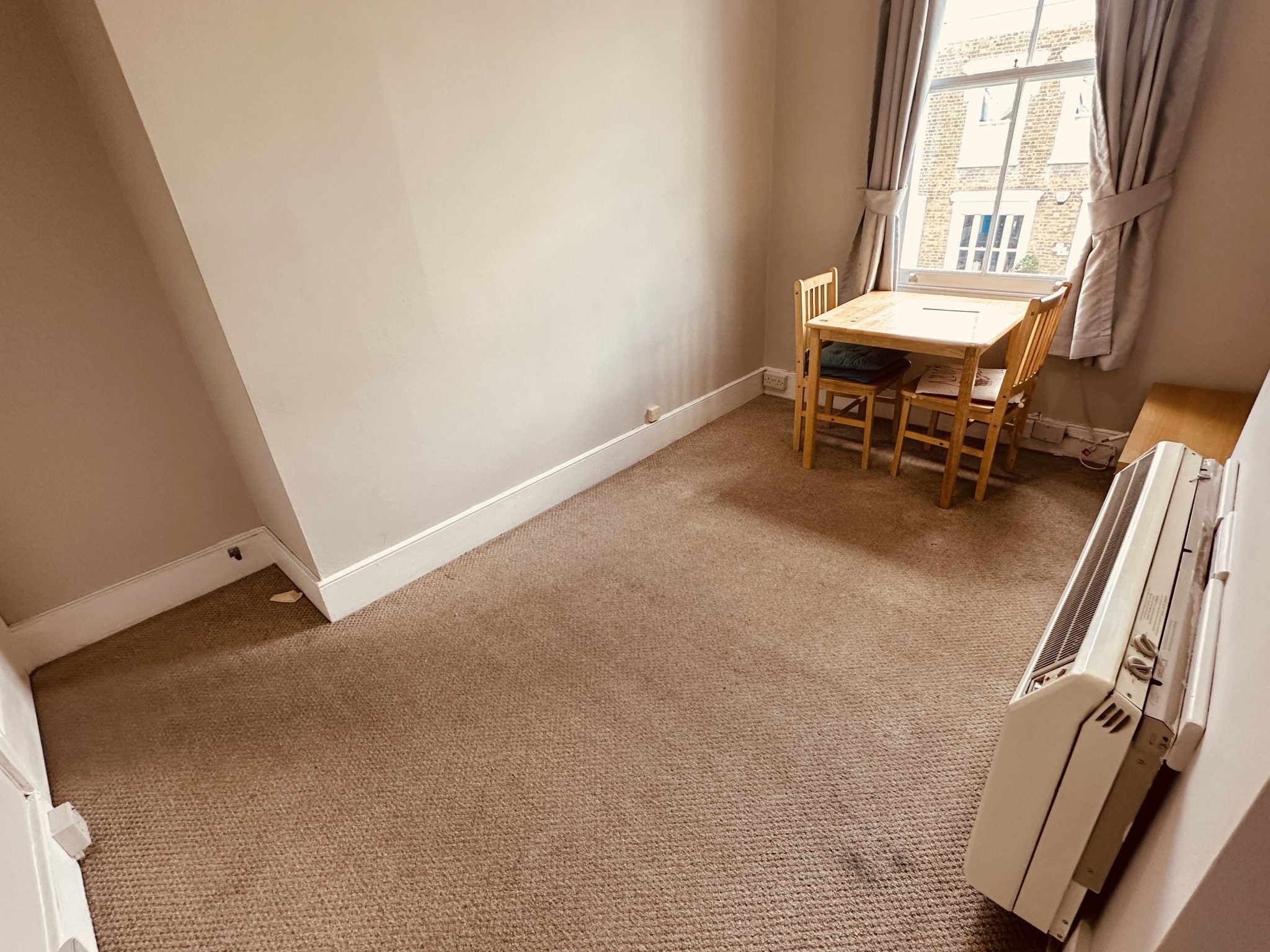 Flat Alma Street in Greater London