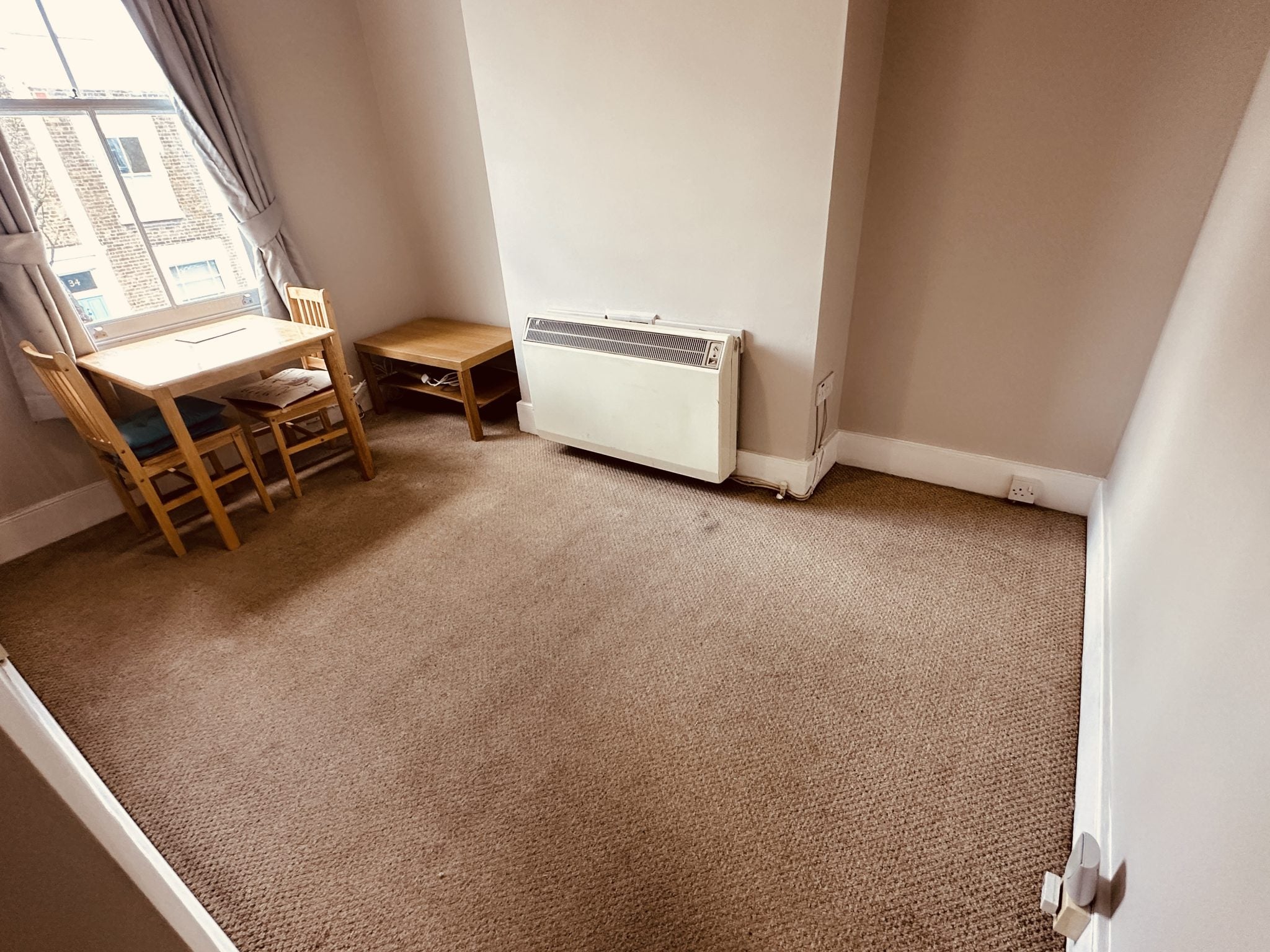 Flat Alma Street in Greater London