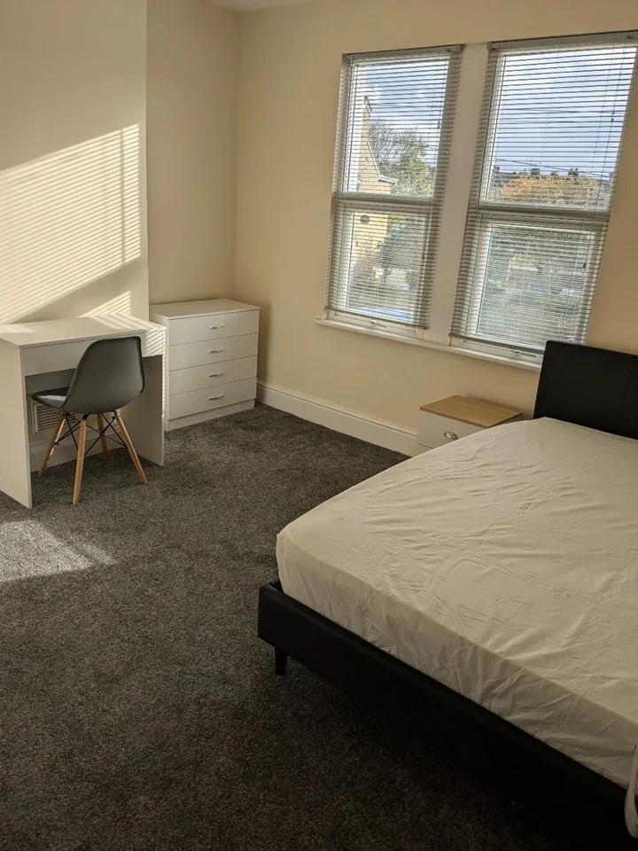 Room Longfellow Road in Gillingham