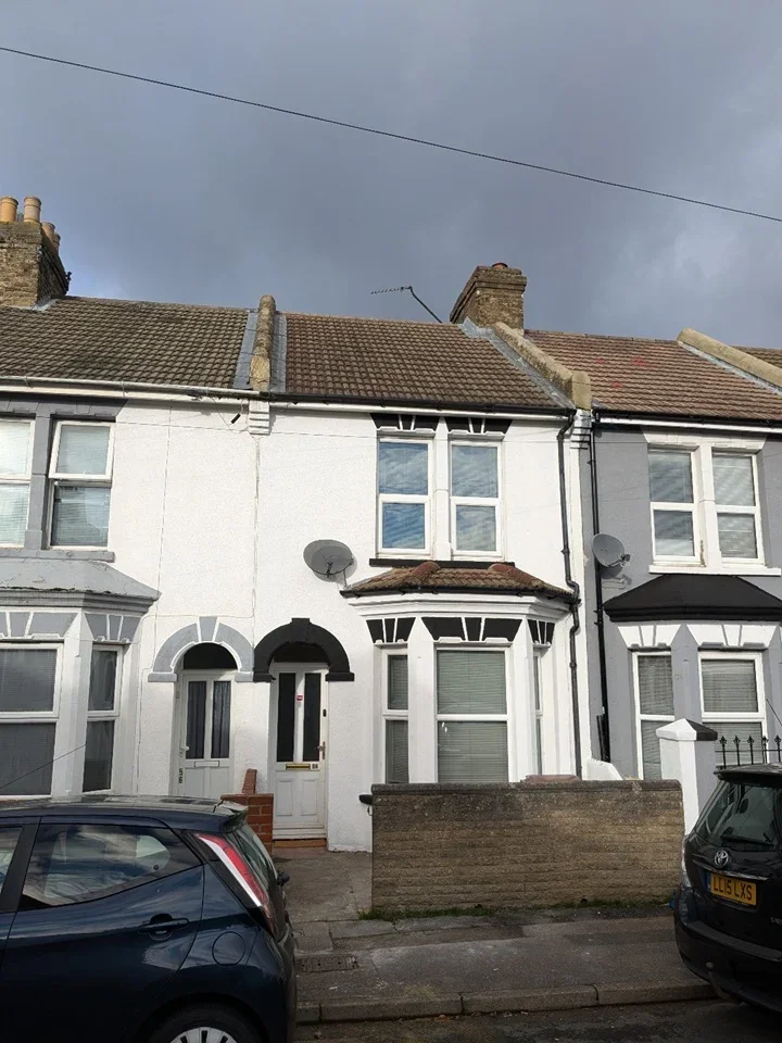 Room Longfellow Road in Gillingham
