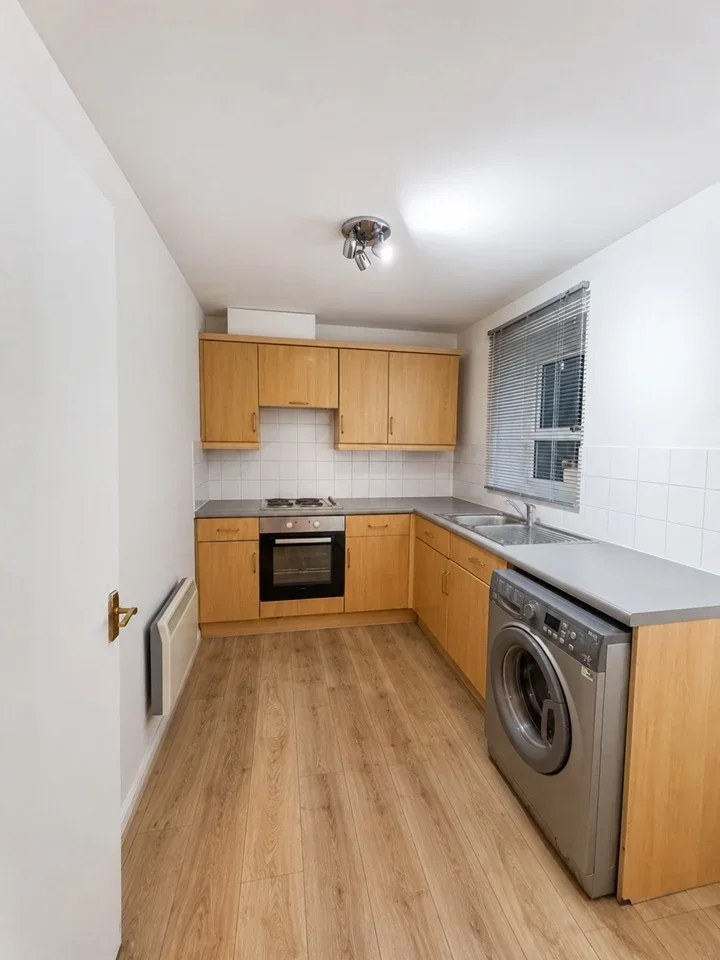 Flat Goresbrook Road in Greater London