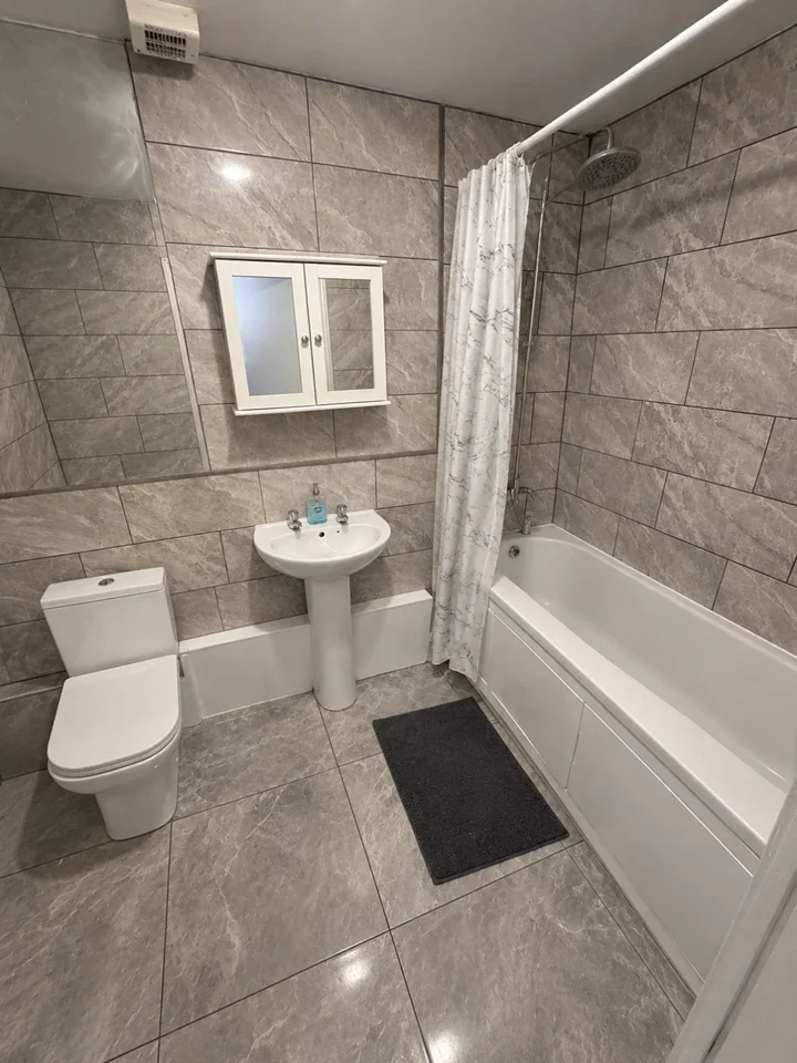 Flat Goresbrook Road in Greater London