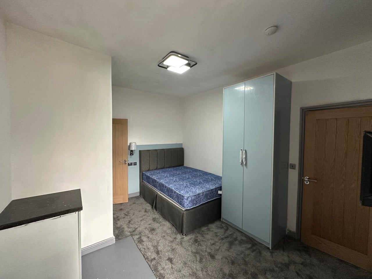Room Kennerley Road in Bramhall