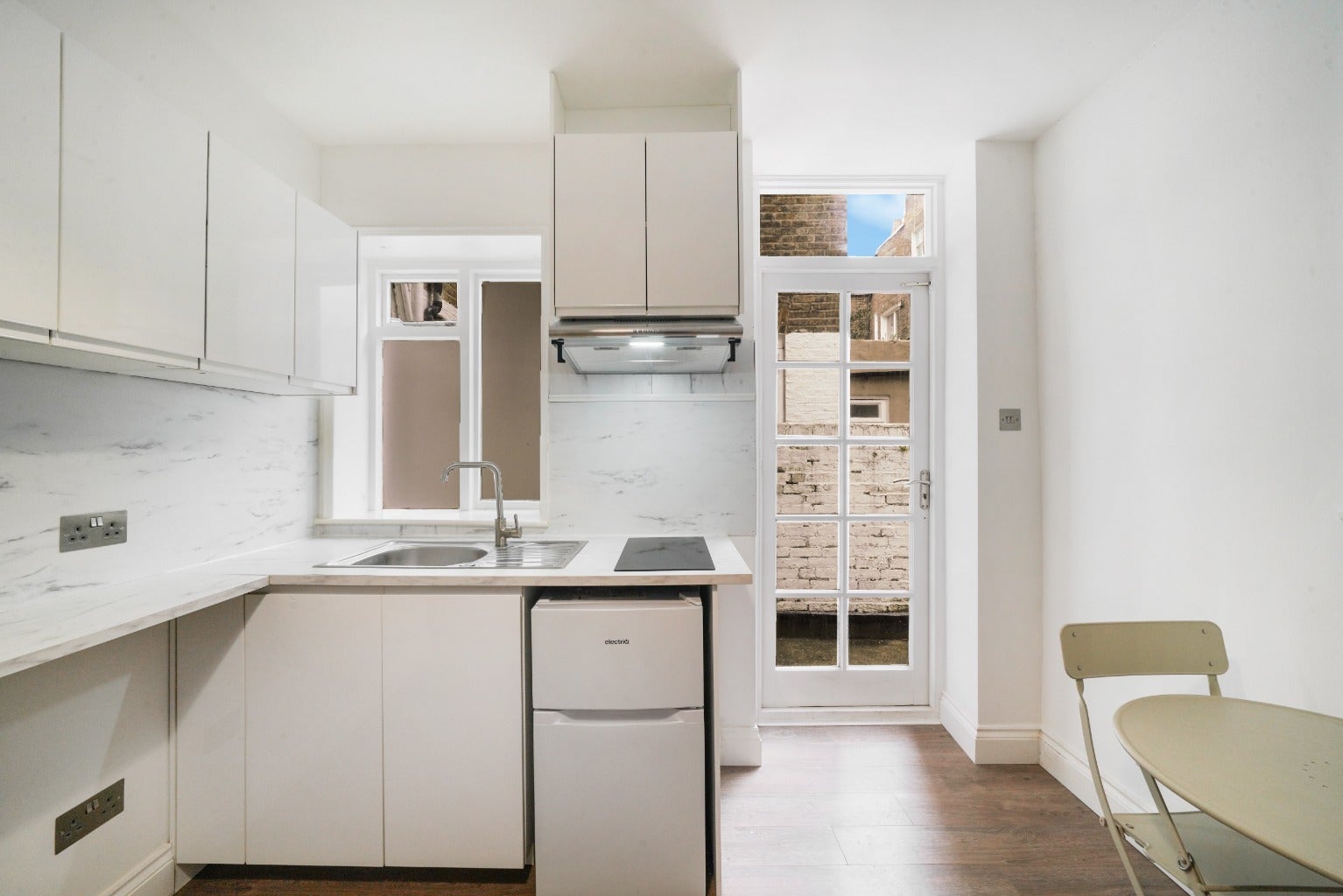 Flat Castletown Road in Greater London
