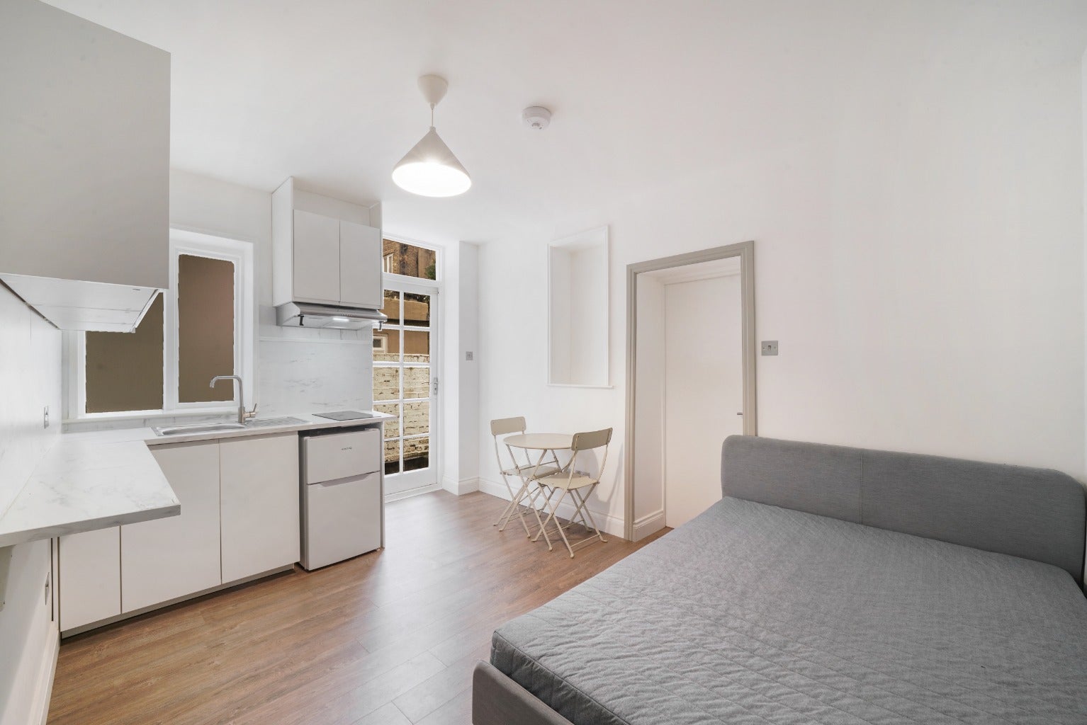 Flat Castletown Road in Greater London