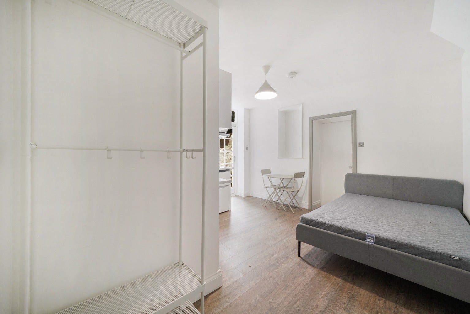Flat Castletown Road in Greater London