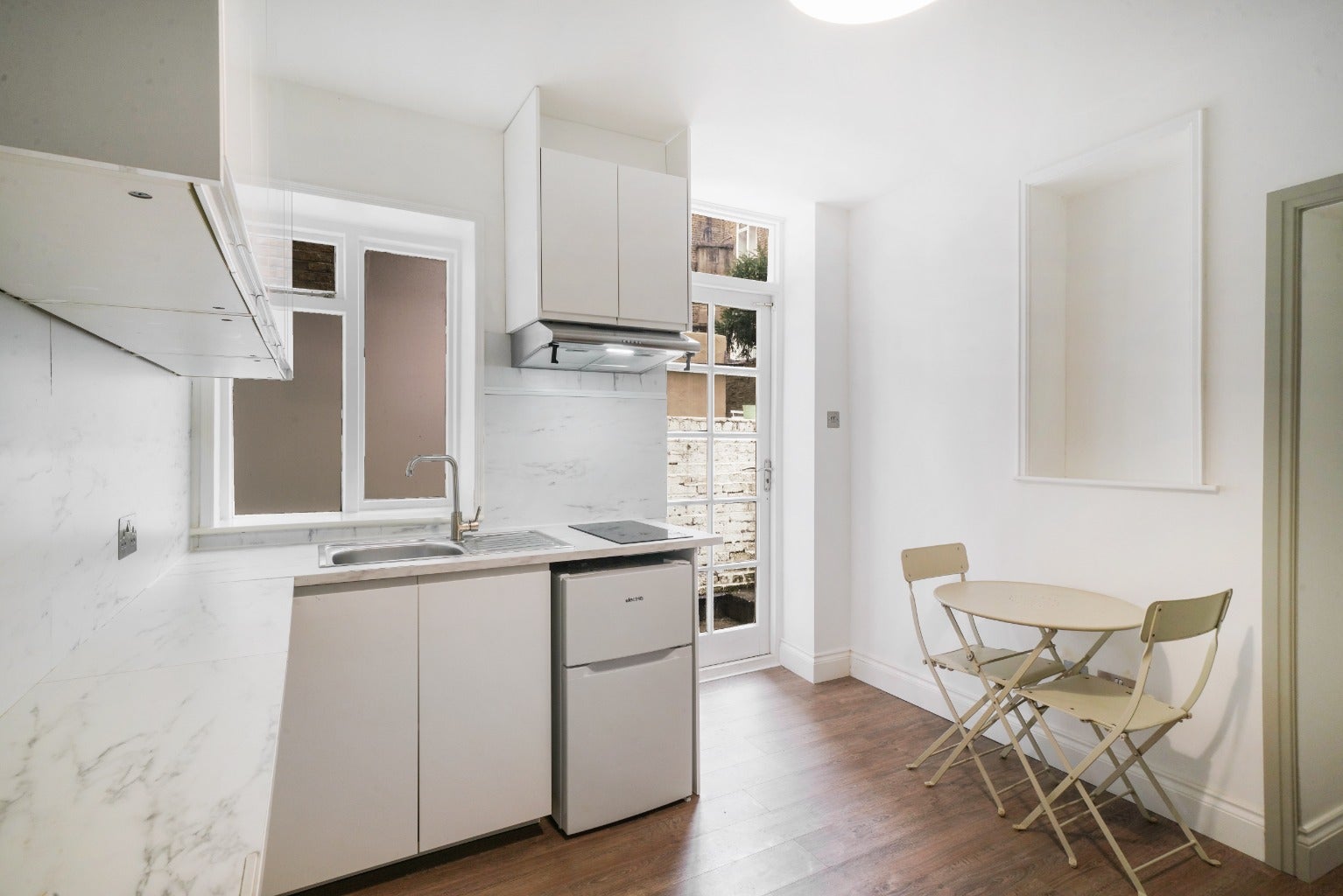 Flat Castletown Road in Greater London