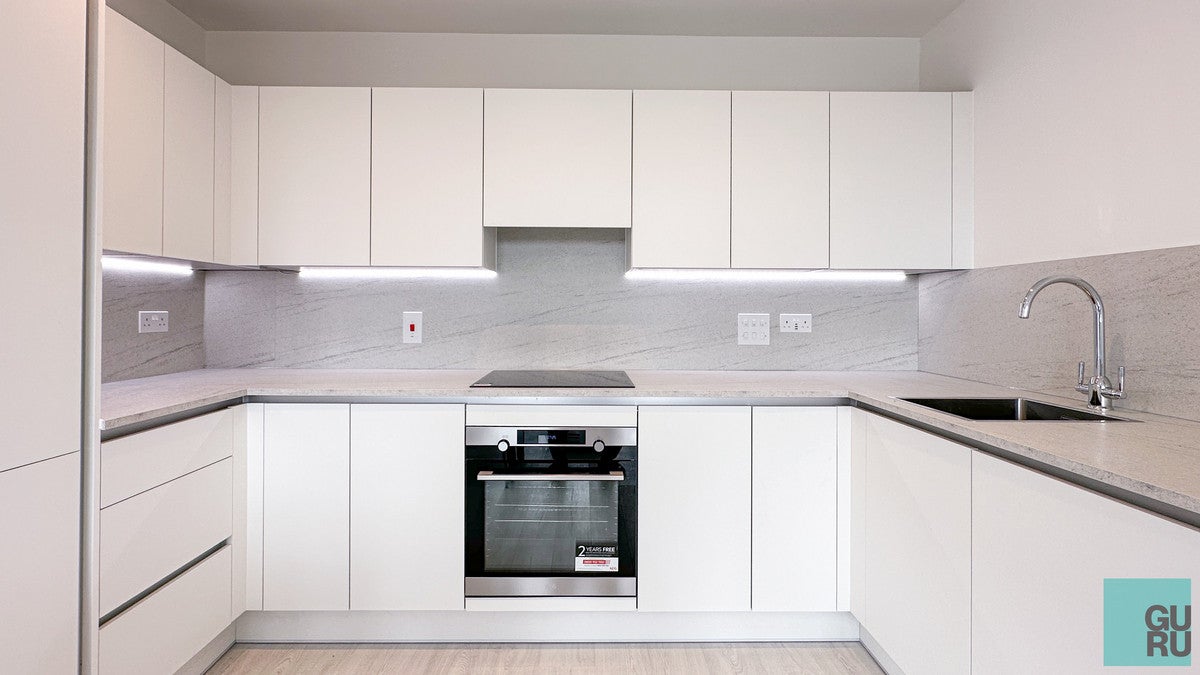 Flat Shearwater Drive in Greater London