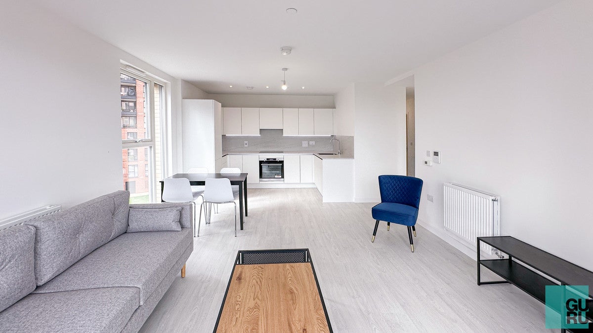 Flat Shearwater Drive in Greater London
