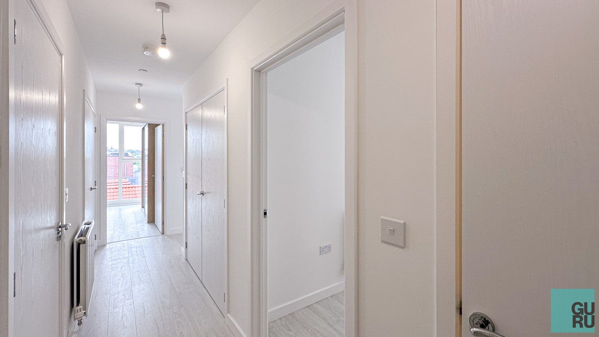 Flat Shearwater Drive in Greater London