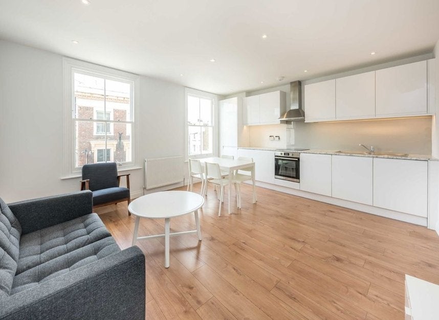 Flat Portobello Road in Greater London
