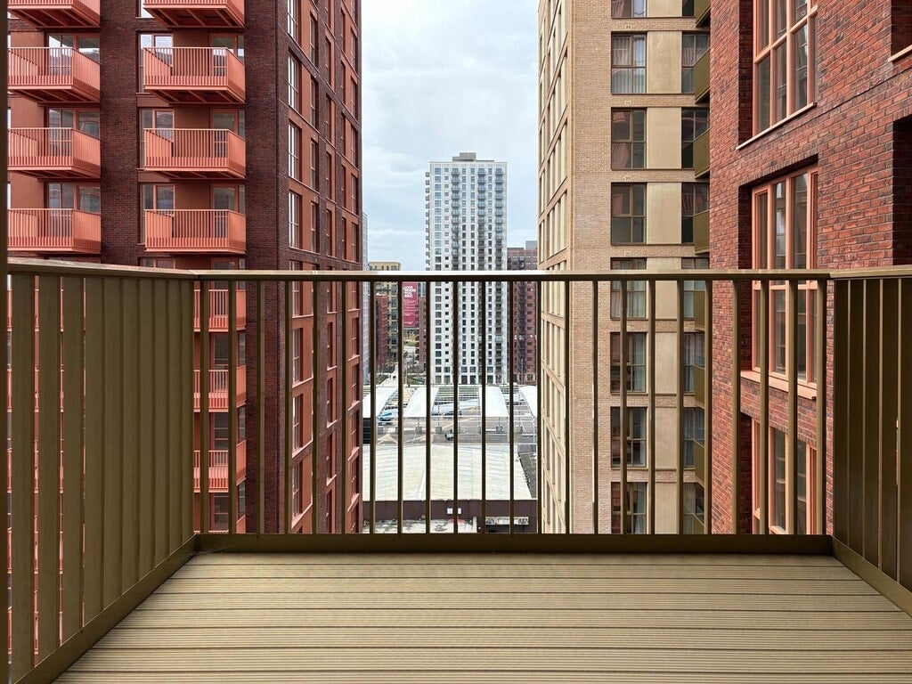 Flat Fifth Way in Greater London