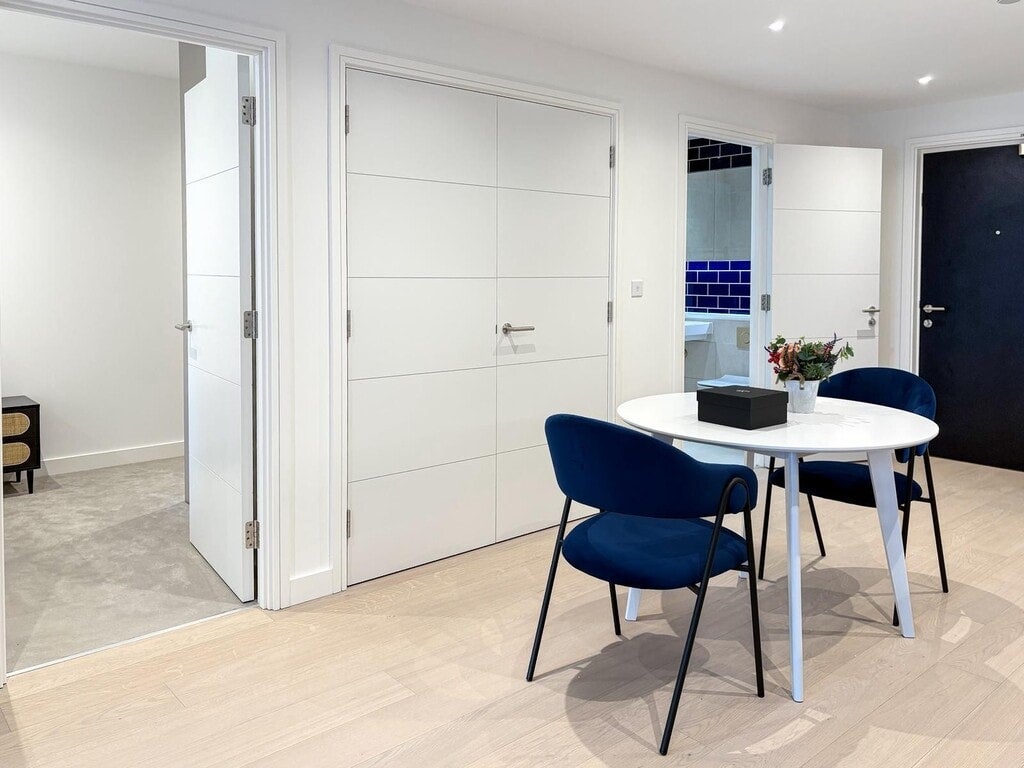 Flat Fifth Way in Greater London