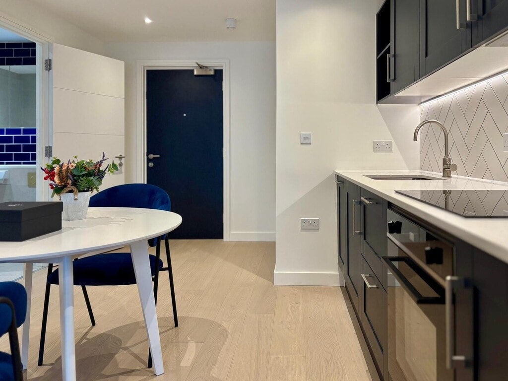 Flat Fifth Way in Greater London