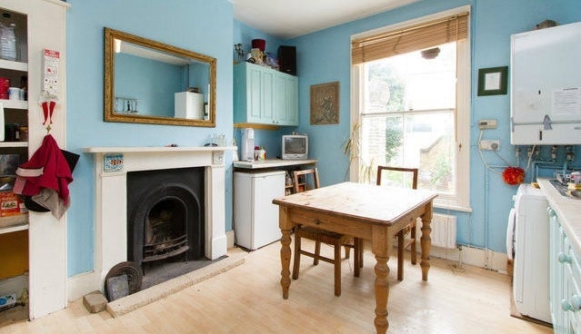 Room Ormeley Road in Greater London