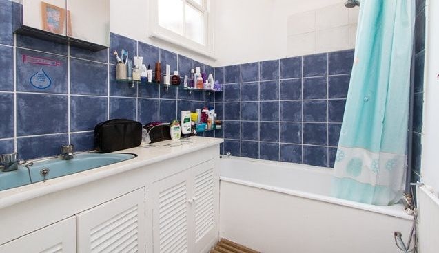 Room Ormeley Road in Greater London