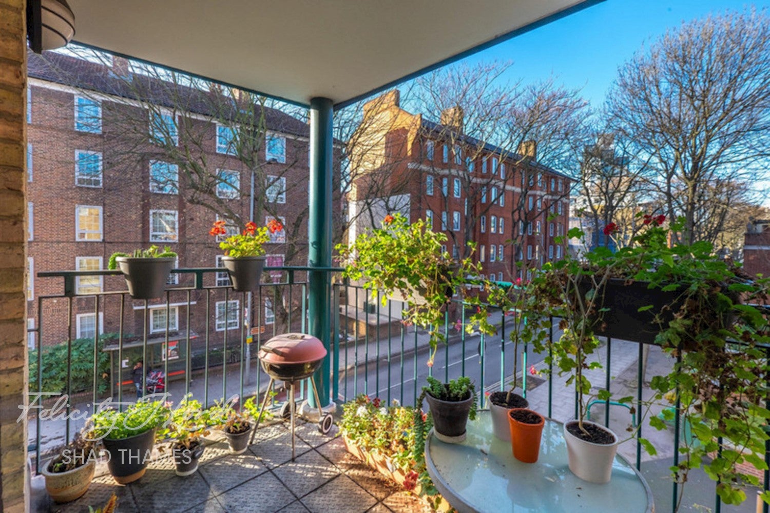 Flat Pardoner Street in Greater London