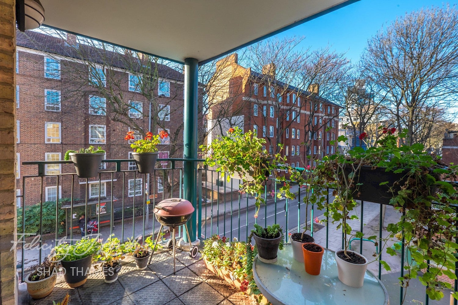 Flat Pardoner Street in Greater London